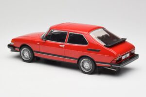 Saab 900 GL Rot MCG 1:18 MCG18340 Metall — Bild 4 von 6