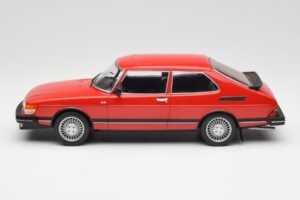 Saab 900 GL Rot MCG 1:18 MCG18340 Metall — Bild 5 von 6