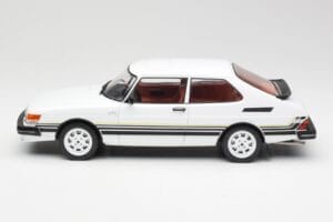 Saab 900 Turbo Weiß MCG 1:18 MCG18339 Metall — Bild 3 von 6
