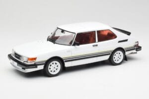Saab 900 Turbo Weiß MCG 1:18 MCG18339 Metall