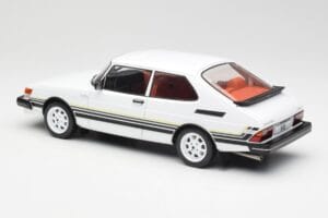 Saab 900 Turbo Weiß MCG 1:18 MCG18339 Metall — Bild 5 von 6