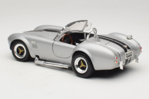 Shelby Cobra 427S/C Silber Mit Schwarzen Streifen Road Signature 1:18 92058 Metall — Bild 7 von 8