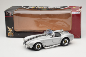 Shelby Cobra 427S/C Silber Mit Schwarzen Streifen Road Signature 1:18 92058 Metall — Bild 8 von 8