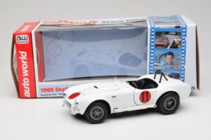 Shelby Cobra 427 S/C Weiß Auto World 1:18 AWSS104 Metall — Bild 8 von 8