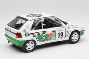 Skoda Felicia Kit Car #19 P. Sibera / P. Gross Tour de Corse 1995 IXO 1:18 18RMC149B Metall — Bild 2 von 6