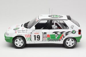 Skoda Felicia Kit Car #19 P. Sibera / P. Gross Tour de Corse 1995 IXO 1:18 18RMC149B Metall — Bild 3 von 6