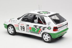 Skoda Felicia Kit Car #19 P. Sibera / P. Gross Tour de Corse 1995 IXO 1:18 18RMC149B Metall — Bild 5 von 6
