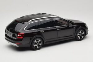 Skoda Octavia Mk4 Combi Braun Paudi Model 1:18 ZMR000005BRA Metall — Bild 3 von 8