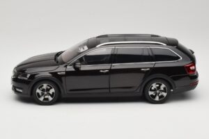 Skoda Octavia Mk4 Combi Braun Paudi Model 1:18 ZMR000005BRA Metall — Bild 4 von 8