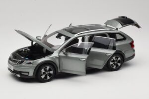 Skoda Octavia Mk4 Combi Grün Paudi Model 1:18 ZMR000005GRU Metall — Bild 2 von 8