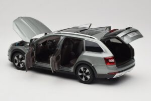 Skoda Octavia Mk4 Combi Grün Paudi Model 1:18 ZMR000005GRU Metall — Bild 5 von 8