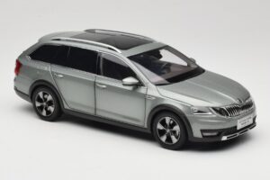 Skoda Octavia Mk4 Combi Grün Paudi Model 1:18 ZMR000005GRU Metall — Bild 6 von 8