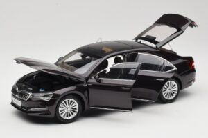 Skoda Superb Mk3 Schwarz Paudi Model 1:18 ZSS000006BLA Metall — Bild 2 von 8