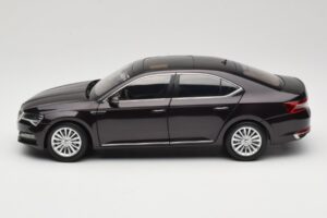 Skoda Superb Mk3 Schwarz Paudi Model 1:18 ZSS000006BLA Metall — Bild 4 von 8