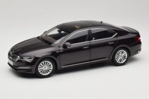 Skoda Superb Mk3 Schwarz Paudi Model 1:18 ZSS000006BLA Metall