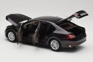 Skoda Superb Mk3 Schwarz Paudi Model 1:18 ZSS000006BLA Metall — Bild 5 von 8