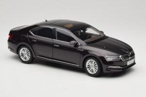 Skoda Superb Mk3 Schwarz Paudi Model 1:18 ZSS000006BLA Metall — Bild 6 von 8