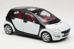 Smart Forfour Weiß Kyosho 1:18 0019141V001C01Q00 Metall — Bild 6 von 8