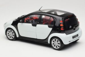 Smart Forfour Weiß Kyosho 1:18 0019141V001C01Q00 Metall — Bild 7 von 8
