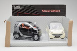 Smart Fortwo Schwarz & Weiss Maisto 1:18 56045 Metall — Bild 2 von 3