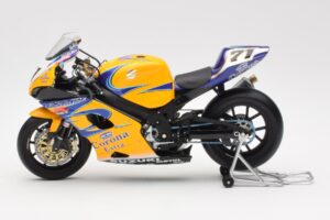 Suzuki GSX-R 1000 Team Alstare Corona Extra Y. Kagayama WSB 2005 Minichamps 1:12 122052271 Metall