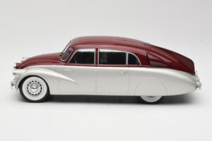 Tatra 87 Silber & Dunkelrot MCG 1:18 MCG18067 Metall — Bild 3 von 6