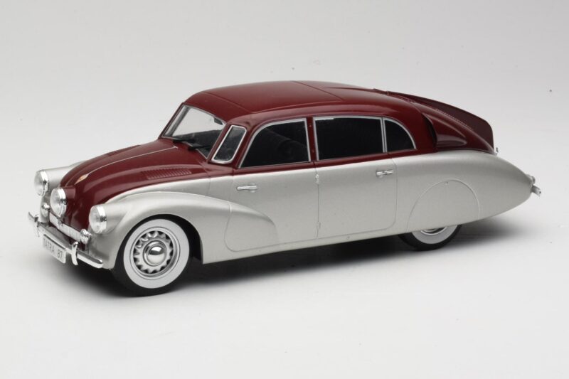 Tatra 87 Silber & Dunkelrot MCG 1:18 MCG18067 Metall