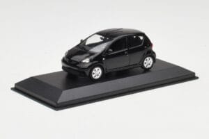 Toyota Aygo AB10 Schwarz Minichamps 1:43 400166401 Metall — Bild 2 von 4
