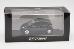 Toyota Aygo AB10 Schwarz Minichamps 1:43 400166401 Metall — Bild 4 von 4
