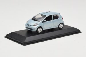 Toyota Aygo Light Blue Metallic Minichamps 1:43 TOYOTA012 Metall — Bild 2 von 4