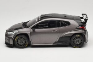 Toyota GR Yaris Rally2 Grau IXO 1:18 18CMC210 Metall — Bild 3 von 6