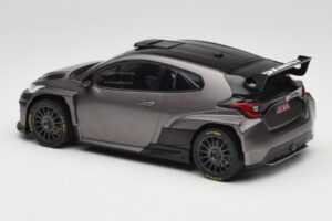 Toyota GR Yaris Rally2 Grau IXO 1:18 18CMC210 Metall — Bild 5 von 6