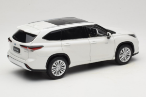 Toyota Highlander XU70 Weiß OEM 1:18 26071-2011 Metall — Bild 3 von 8