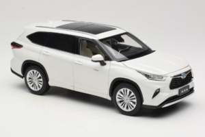 Toyota Highlander XU70 Weiß OEM 1:18 26071-2011 Metall — Bild 6 von 8