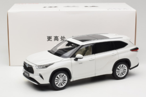 Toyota Highlander XU70 Weiß OEM 1:18 26071-2011 Metall — Bild 8 von 8