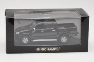 Toyota Hilux Schwarz Minichamps 1:43 400166662 Metall — Bild 4 von 4