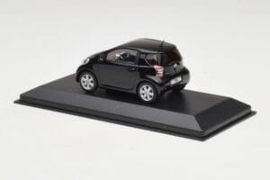 Toyota iQ Schwarz Mica Minichamps 1:43 403166803 Metall — Bild 3 von 4