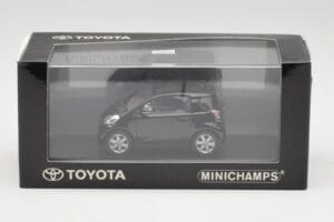 Toyota iQ Schwarz Mica Minichamps 1:43 403166803 Metall — Bild 4 von 4