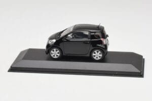 Toyota iQ Schwarz Mica Minichamps 1:43 403166803 Metall