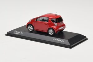 Toyota iQ Rot Minichamps 1:43 400166800 Metall — Bild 3 von 4