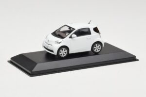 Toyota iQ Weiß Minichamps 1:43 TOYOTA009 Metall — Bild 2 von 4
