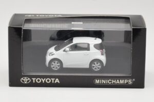 Toyota iQ Weiß Minichamps 1:43 TOYOTA009 Metall — Bild 4 von 4