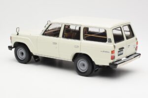Toyota Land Cruiser J60 Weiß Kyosho 1:18 08956W Metall — Bild 7 von 8