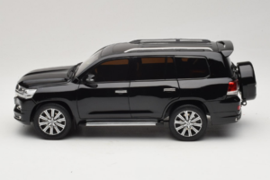 Toyota Land Cruiser LC200 Schwarz Kengfai 1:18 KF024-13 Metall — Bild 4 von 8
