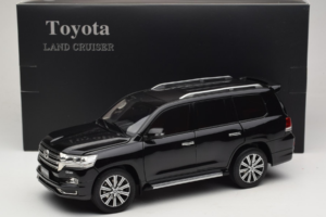 Toyota Land Cruiser LC200 Schwarz Kengfai 1:18 KF024-13 Metall — Bild 8 von 8