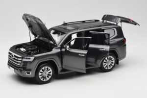 Toyota Land Cruiser LC300 ZX Grau LCD 1:18 LCD18013-ZX-GR Metall — Bild 2 von 8