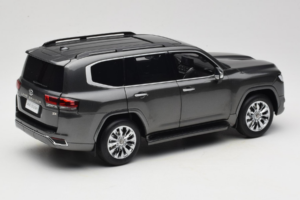 Toyota Land Cruiser LC300 ZX Grau LCD 1:18 LCD18013-ZX-GR Metall — Bild 3 von 8