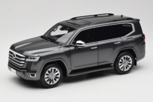 Toyota Land Cruiser LC300 ZX Grau LCD 1:18 Toyota Land Cruiser LC300 ZX Grau LCD 1:18 LCD18013-ZX-GR Metall