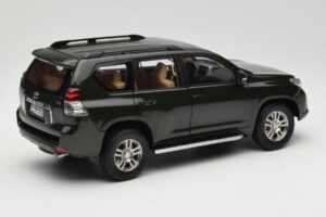 Toyota Land Cruiser Prado J150 Grün Paudi Model 1:18 623132-GR Metall — Bild 3 von 8