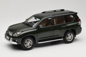 Toyota Land Cruiser Prado J150 Grün Paudi Model 1:18 623132-GR Metall